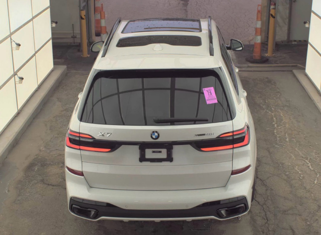 Used 2025 BMW X7 xDrive40i w/ M Sport Package image 5