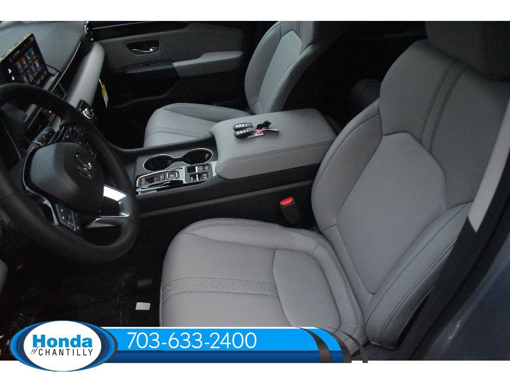 New 2025 Honda Pilot Touring image 14