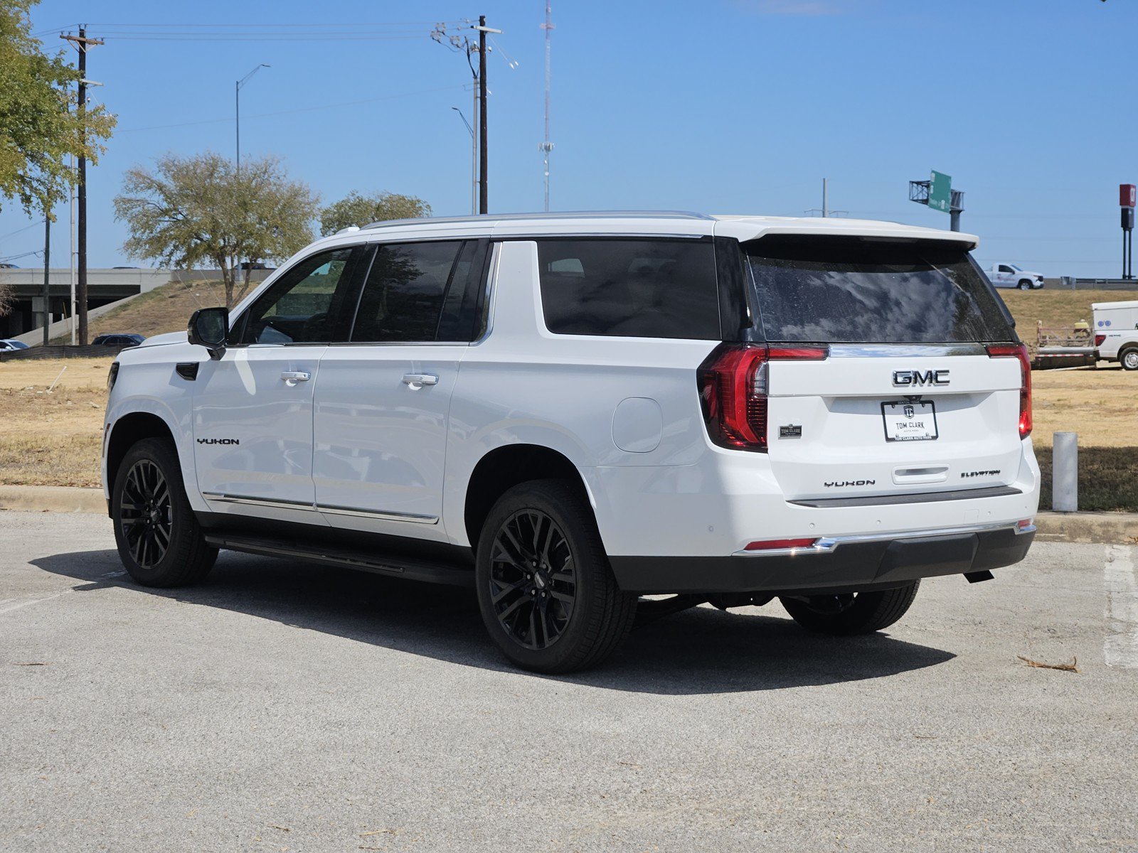 New 2026 GMC Yukon XL Elevation w/ LPO, Elevation Black Package RWD image 3