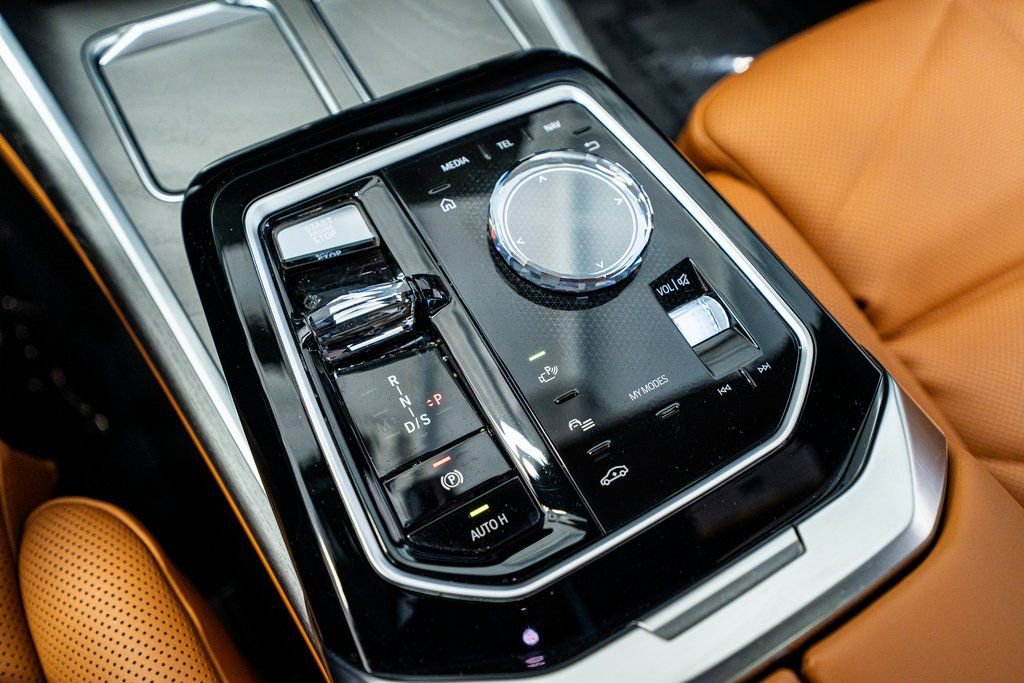 Used 2023 BMW 740i 740i w/ Parking Assistance Package image 47