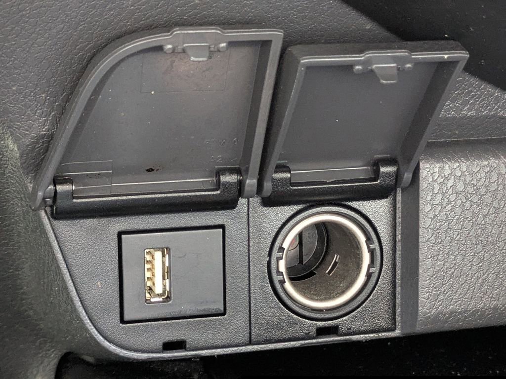 Used 2020 Toyota Camry SE image 24