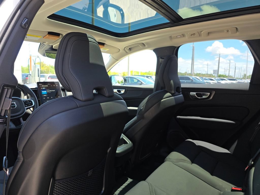 Used 2026 Volvo XC60 B5 Plus w/ Protection Package Premier AWD/4WD image 24