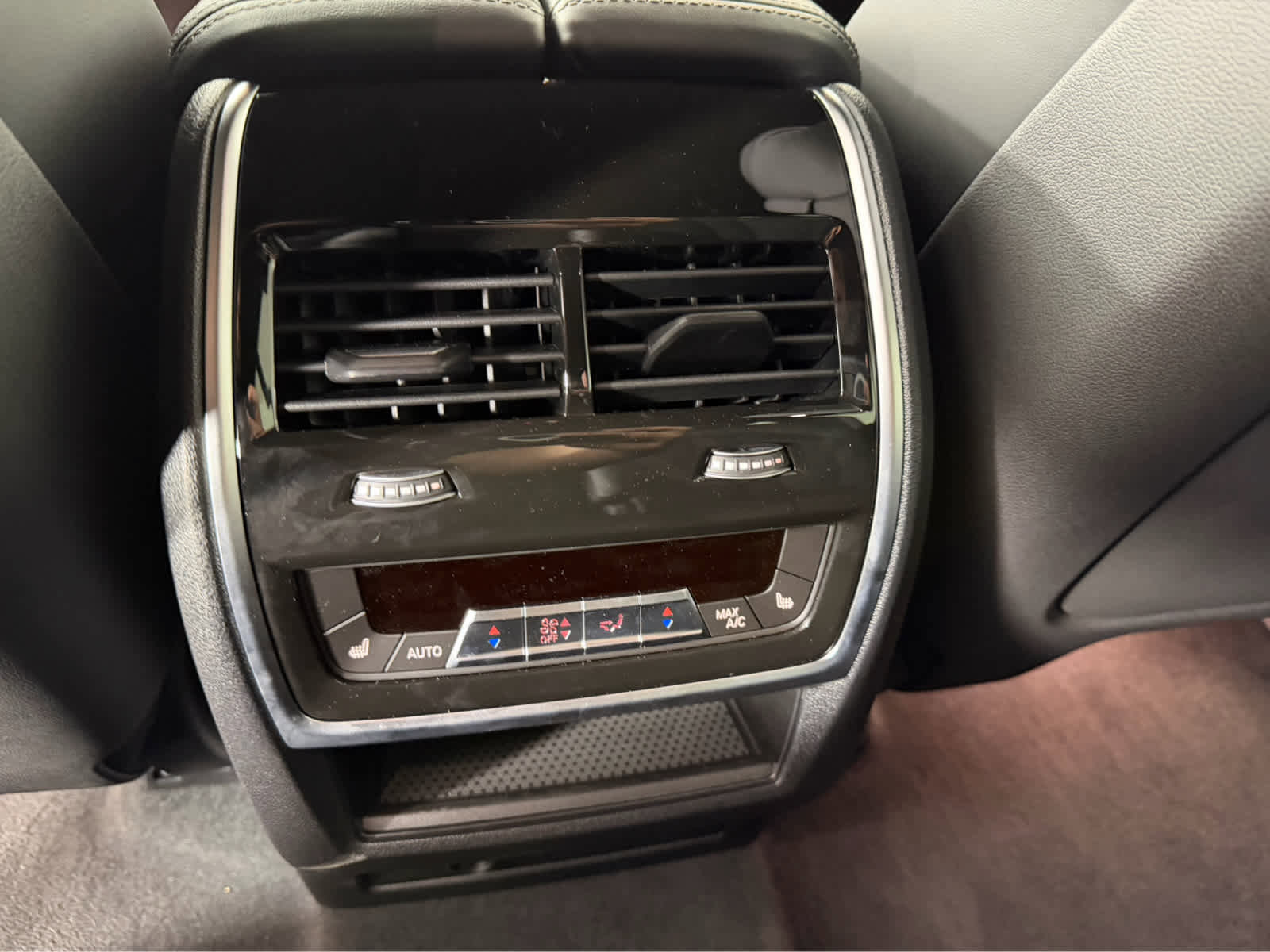New 2026 BMW X7 M60i image 14