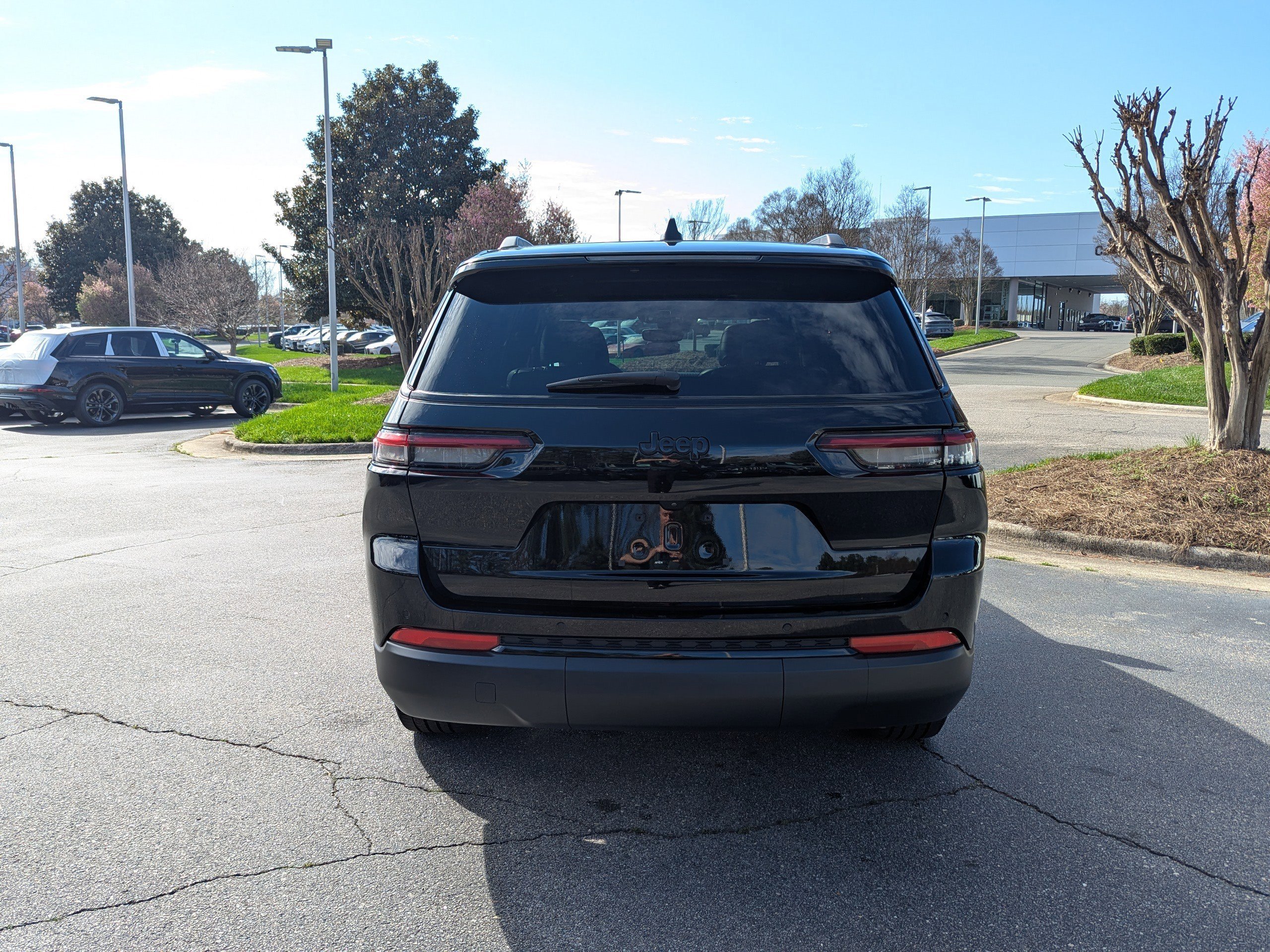 Certified 2023 Jeep Grand Cherokee L Laredo image 6