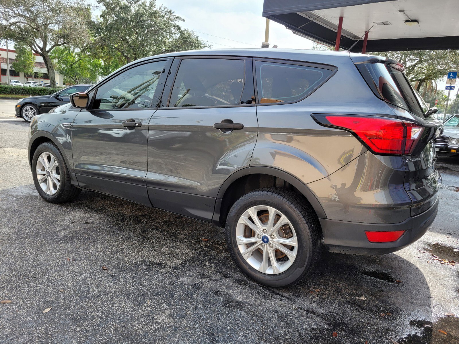 Used 2019 Ford Escape S image 8