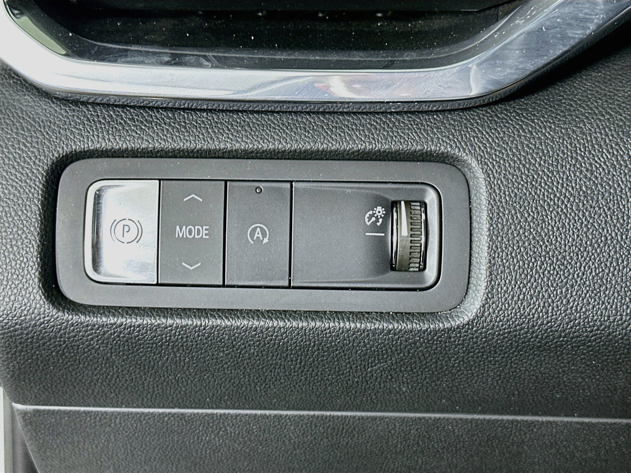 Used 2025 GMC Acadia Elevation FWD image 17