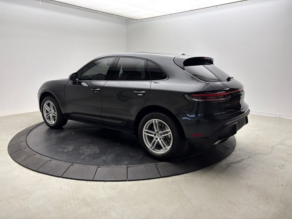 Certified 2024 Porsche Macan AWD/4WD image 3