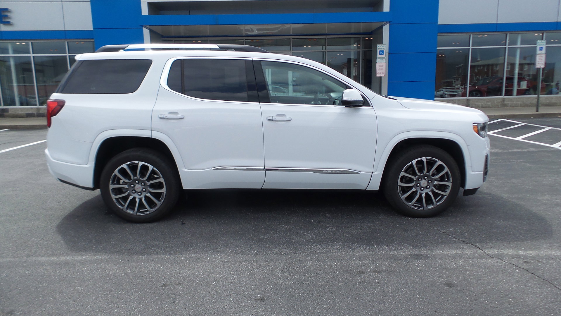 Used 2023 GMC Acadia Denali w/ Denali Ultimate Package