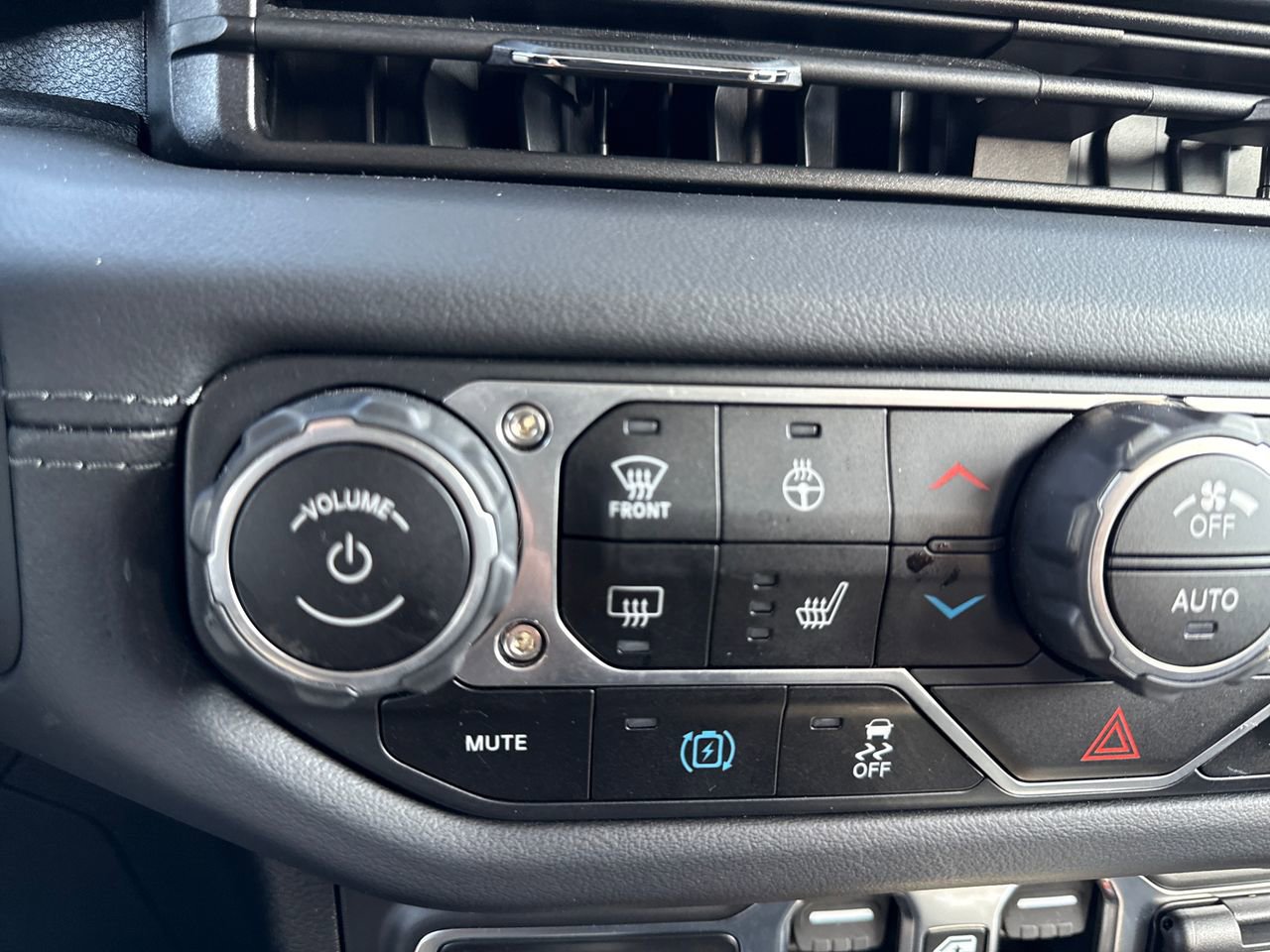 Used 2025 Jeep Wrangler Unlimited Sahara image 20