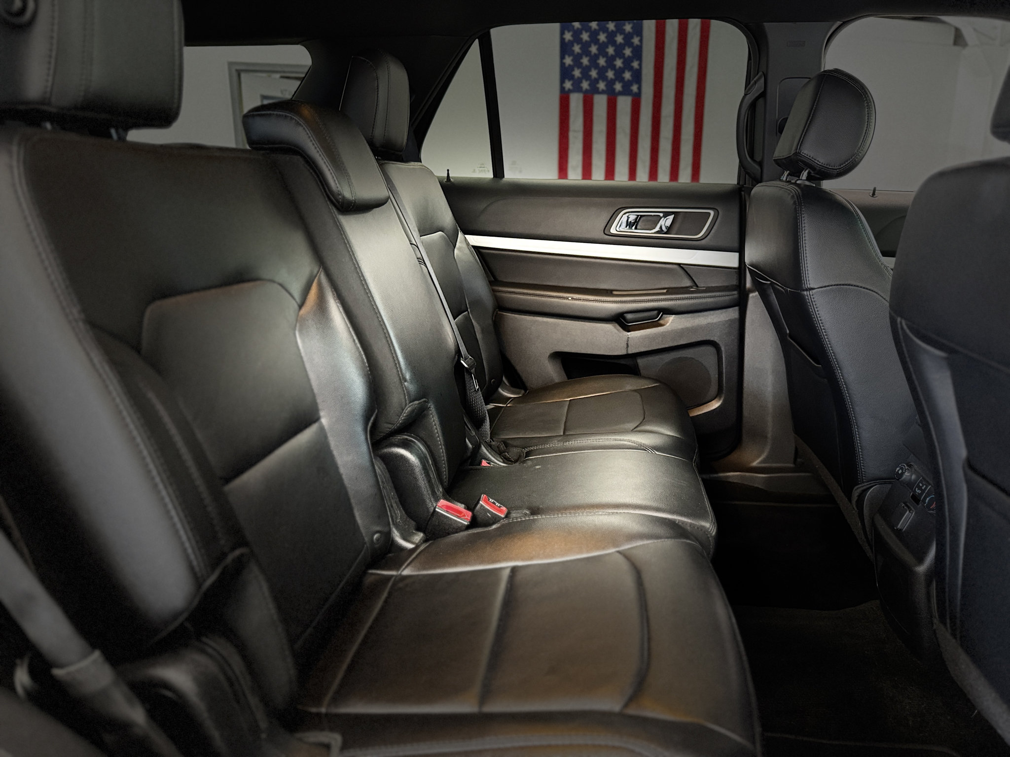 Used 2016 Ford Explorer XLT w/ Equipment Group 202A AWD/4WD image 22