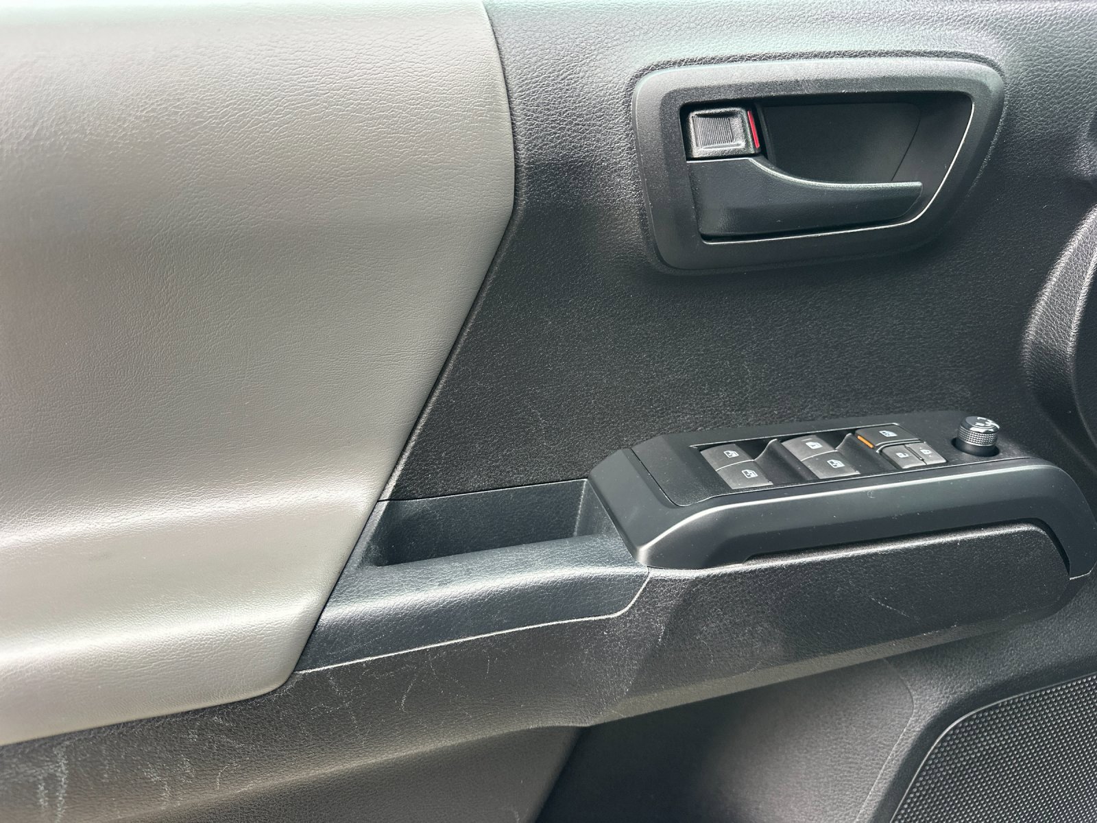 Used 2023 Toyota Tacoma SR w/ SR Convenience Package image 11