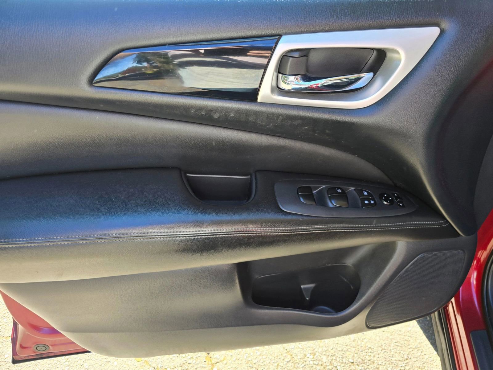 Used 2018 Nissan Pathfinder S AWD/4WD image 21