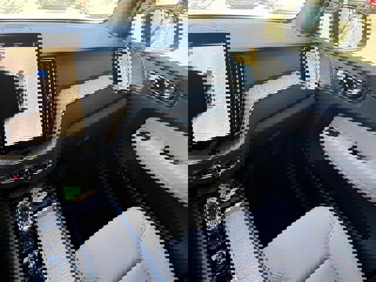 New 2026 Volvo XC60 B5 Plus w/ Protection Package Premier image 11