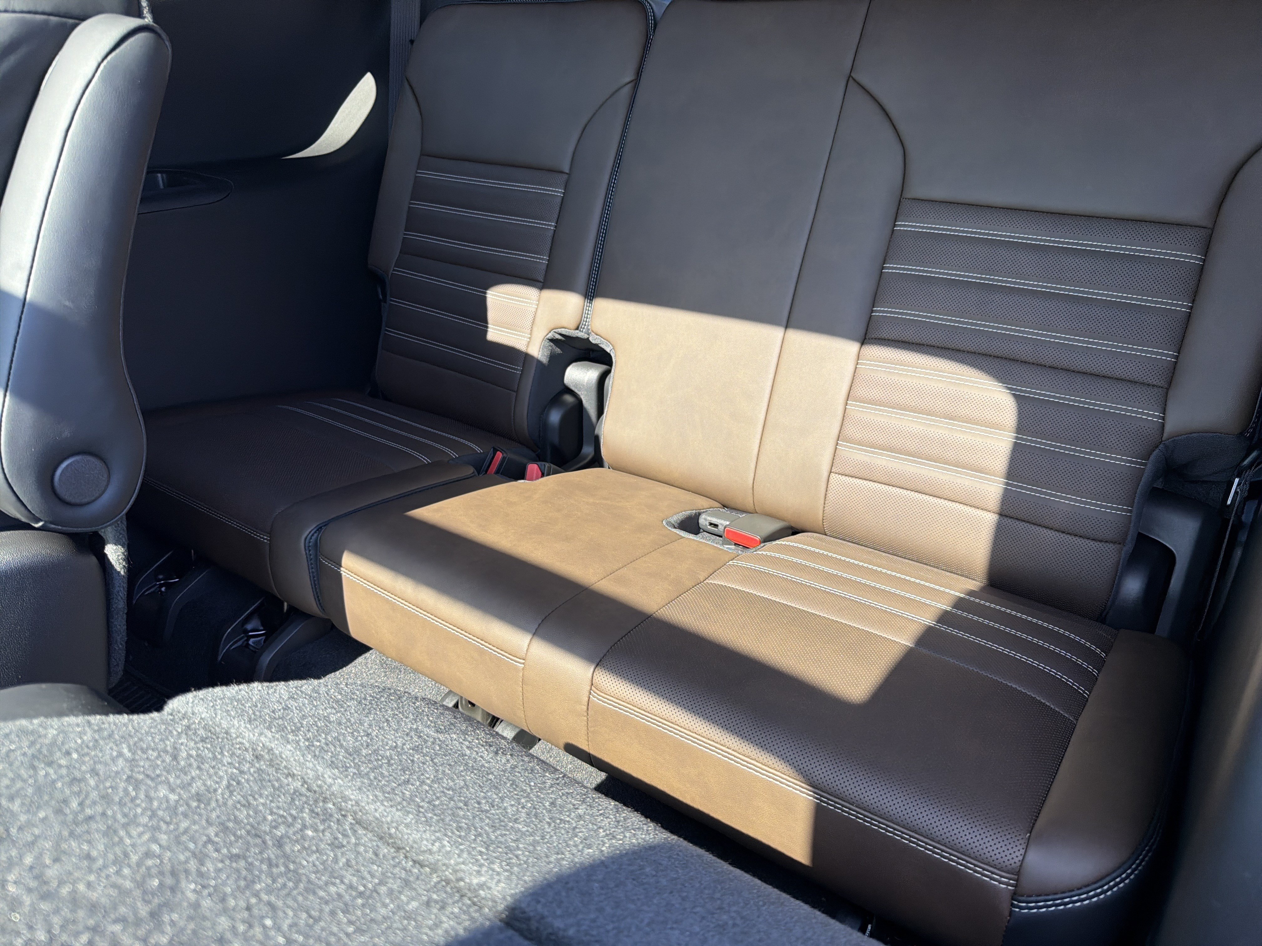 New 2027 GMC Acadia Denali Ultimate w/ LPO, Floor Liner Package AWD/4WD image 21