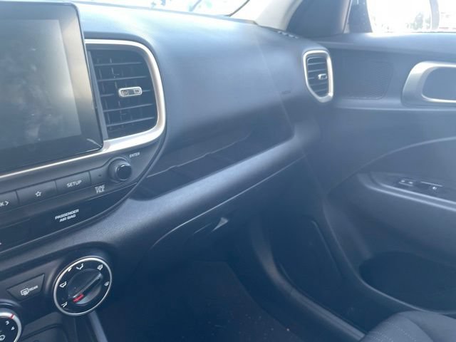 Used 2021 Hyundai Venue SE FWD image 22