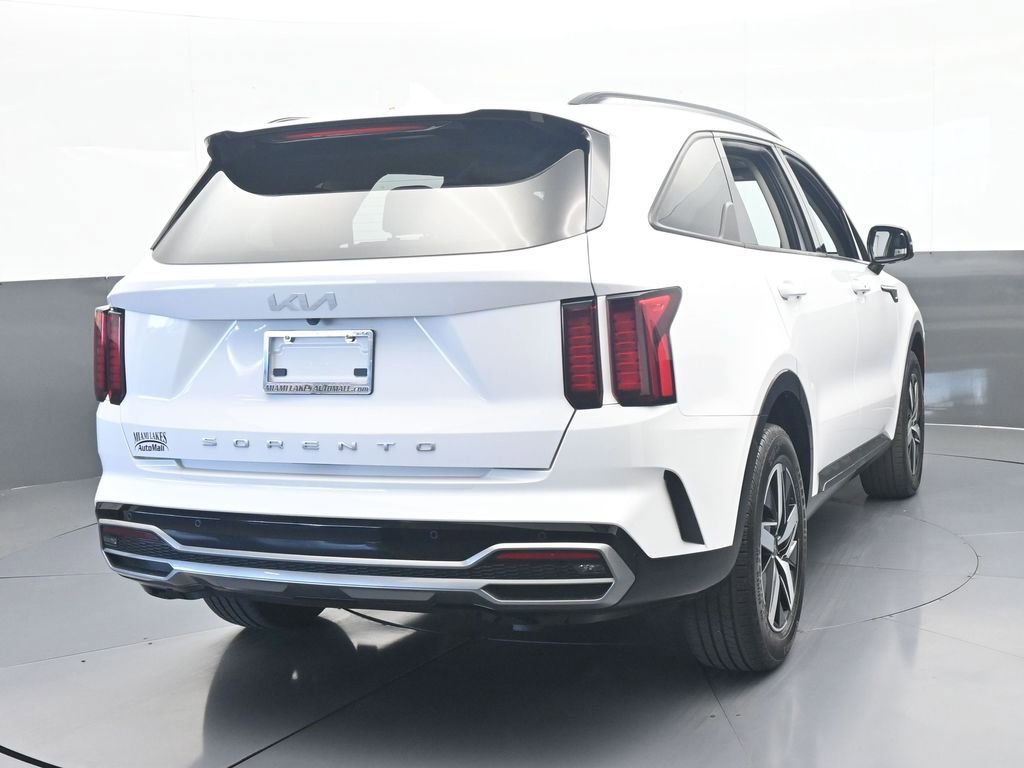 Used 2022 Kia Sorento EX w/ Panoramic Sunroof Package FWD image 5