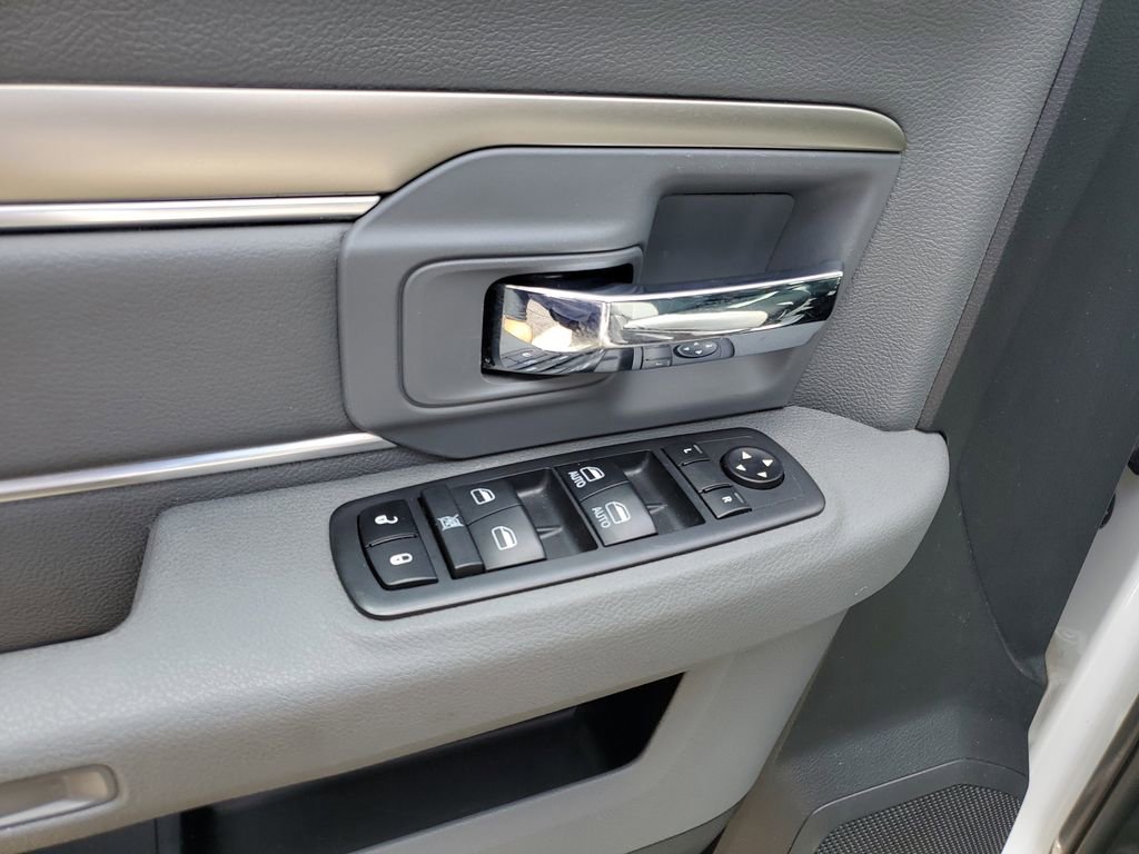 Used 2018 RAM 1500 Classic SLT image 20