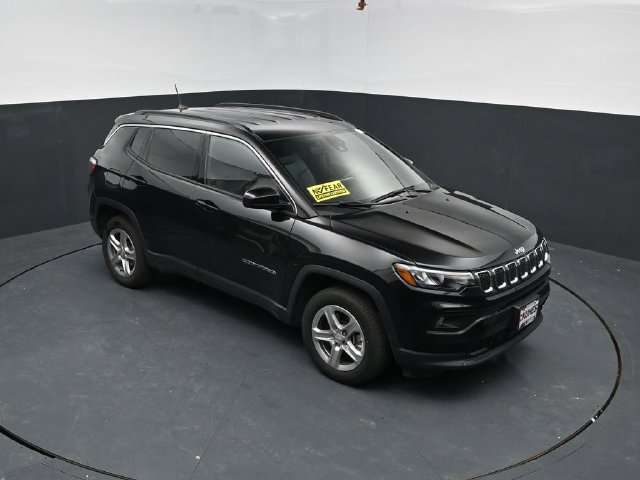 Used 2024 Jeep Compass Latitude AWD/4WD image 37
