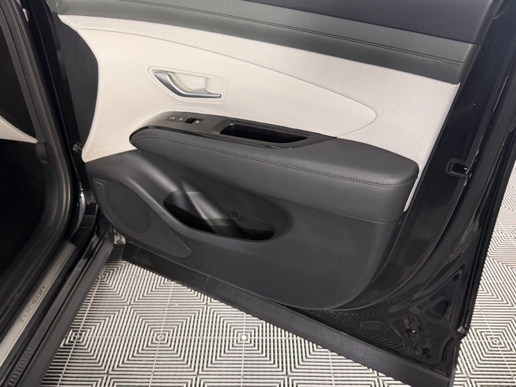 Used 2025 Hyundai Tucson Limited image 34