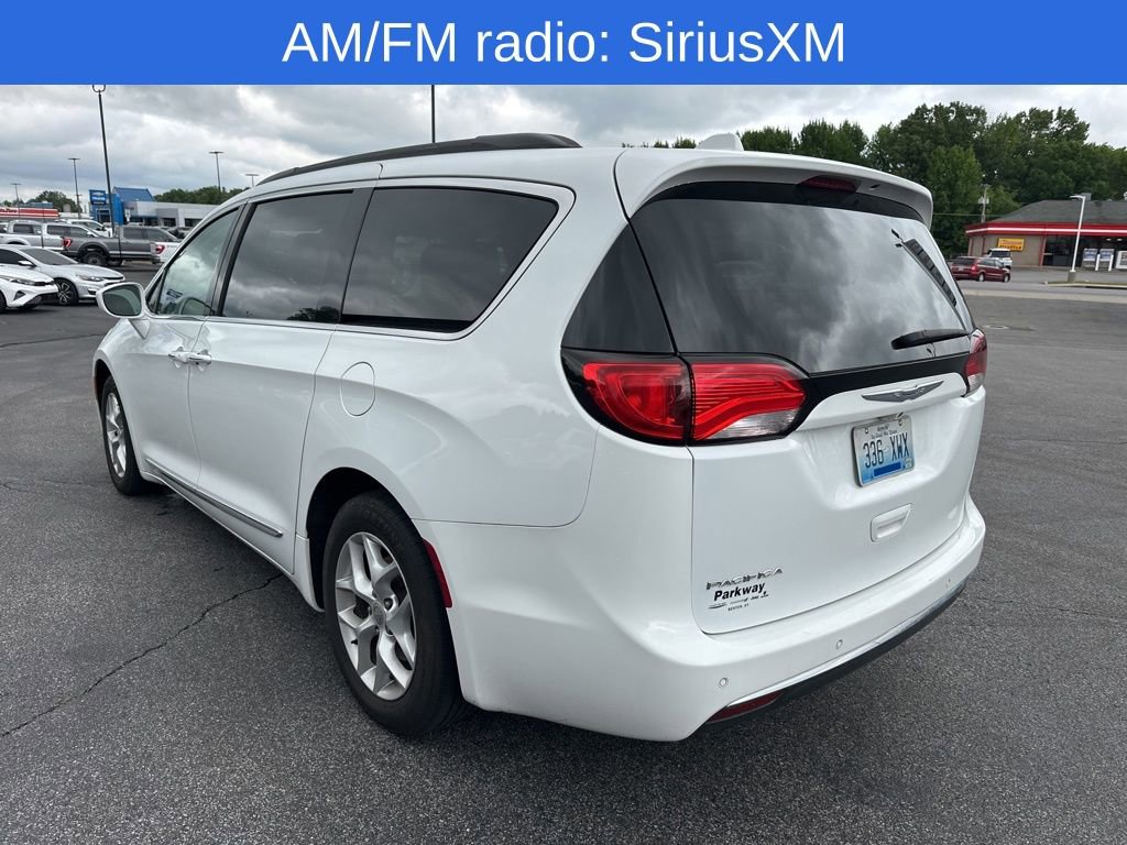 Used 2017 Chrysler Pacifica Touring-L w/ Tire & Wheel Group FWD image 6