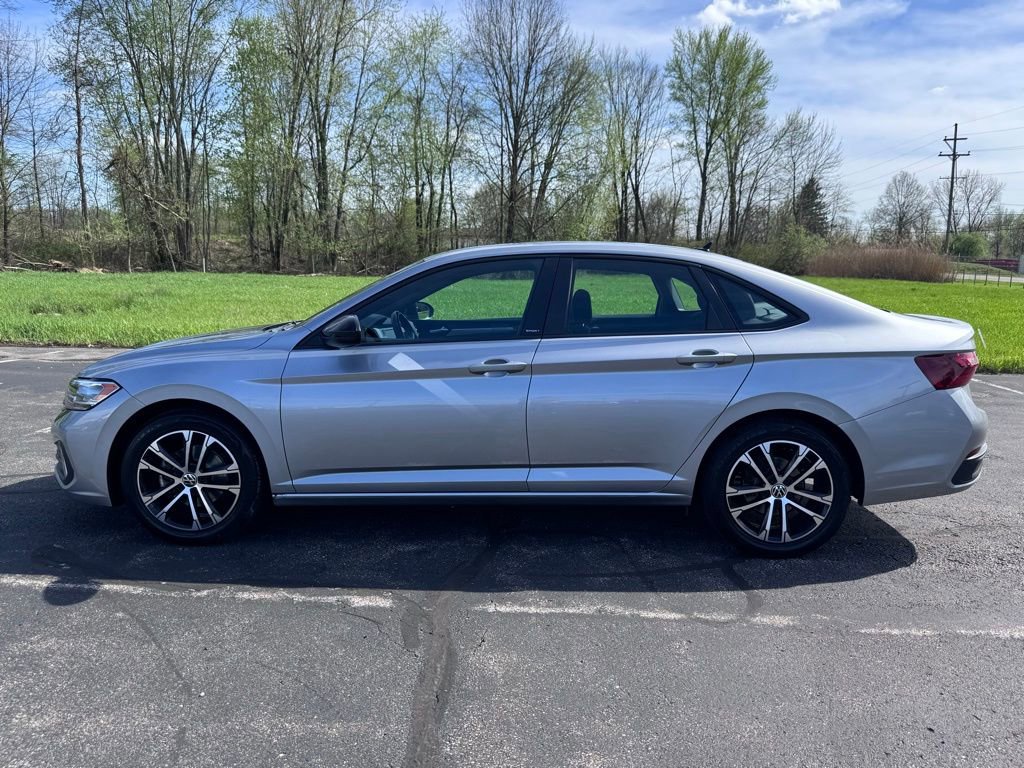 Used 2023 Volkswagen Jetta Sport image 8
