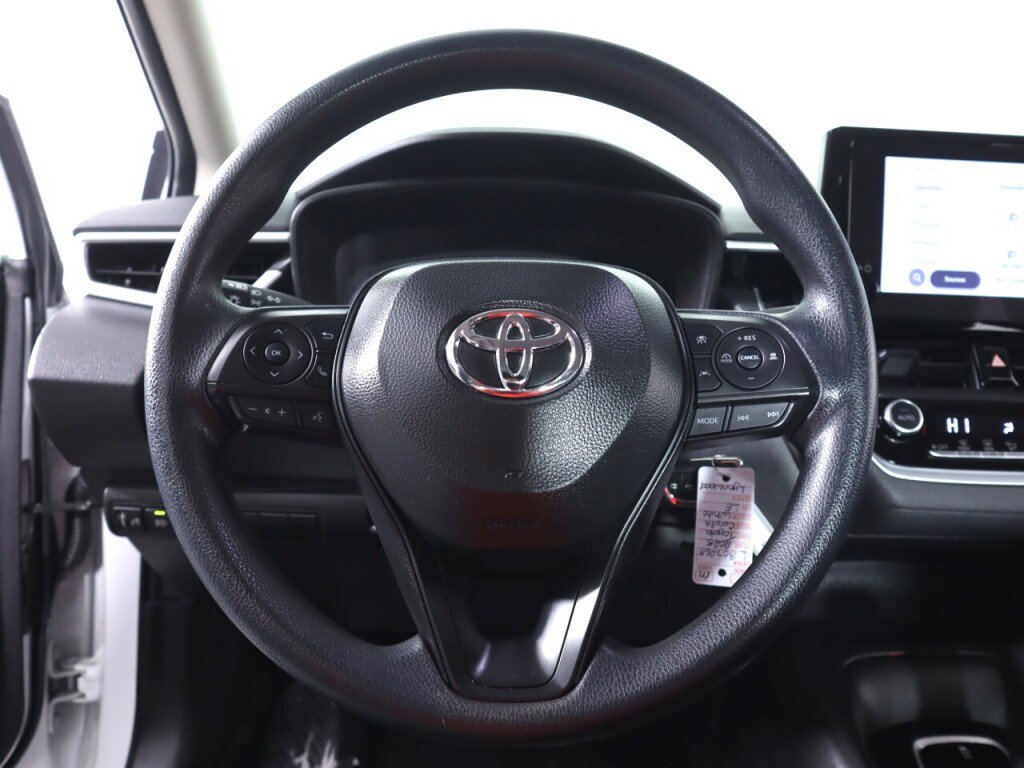 Used 2025 Toyota Corolla LE FWD image 11