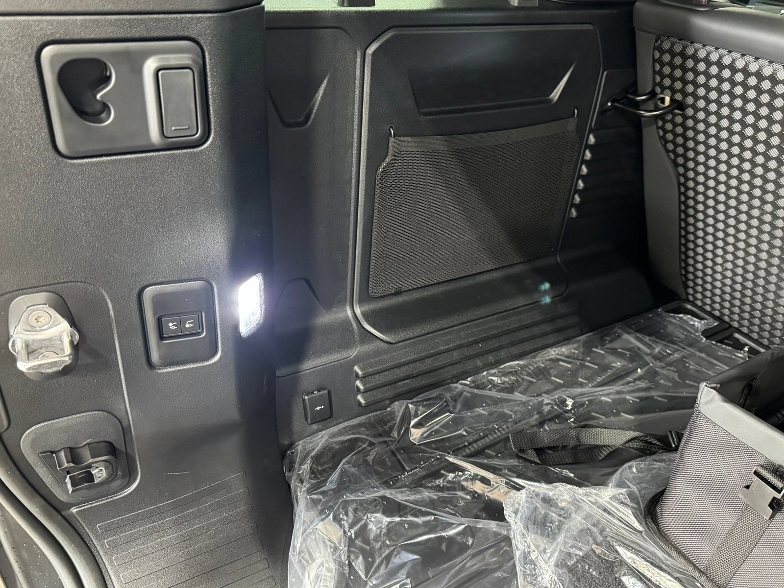 New 2026 Land Rover Defender 110 X-Dynamic SE AWD/4WD image 42