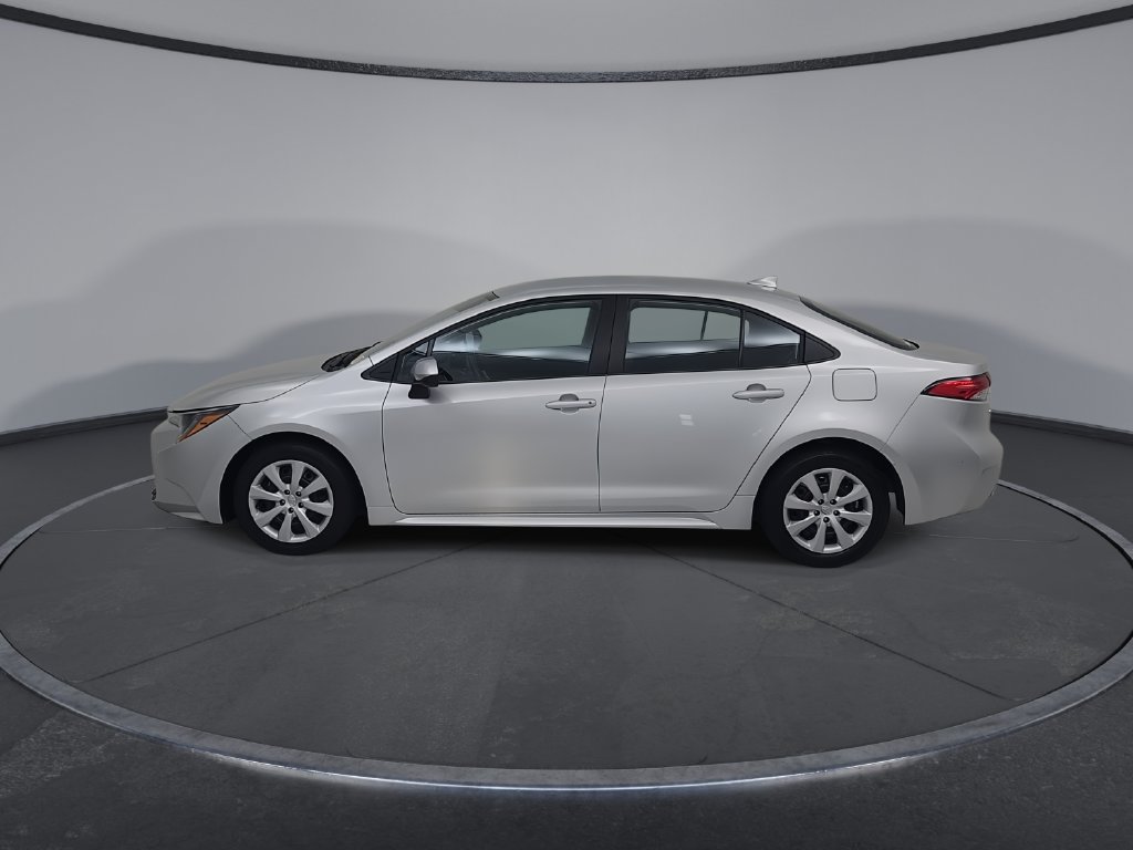 Used 2025 Toyota Corolla LE FWD image 11