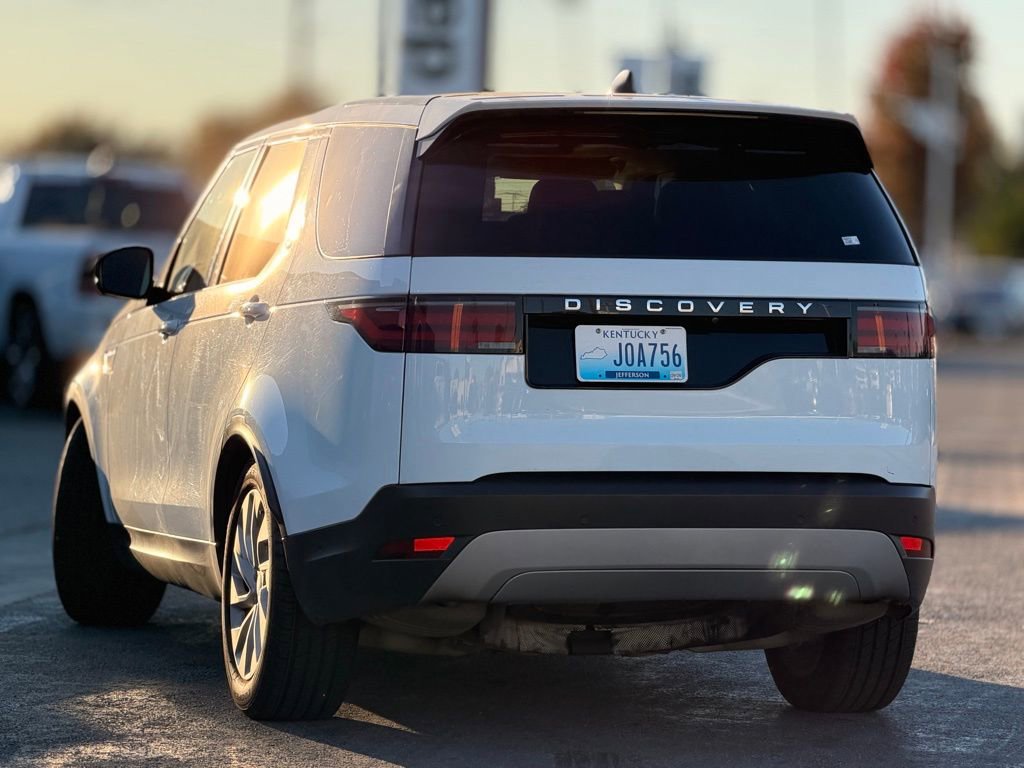 Used 2024 Land Rover Discovery S image 2