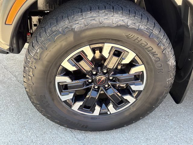 Used 2022 Nissan Frontier PRO-4X w/ Technology Package AWD/4WD image 12