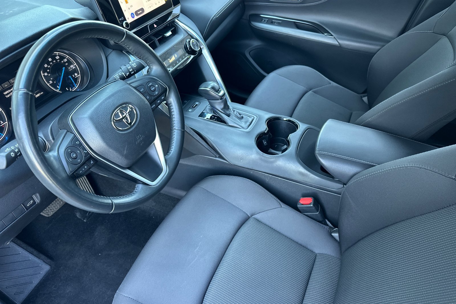 Used 2024 Toyota Venza LE AWD/4WD image 9