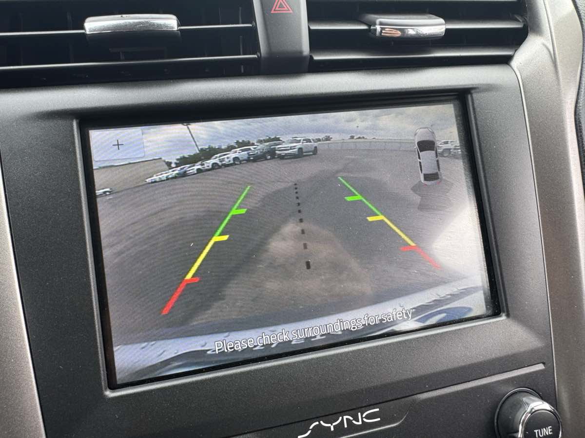 Used 2020 Ford Fusion SE FWD image 32