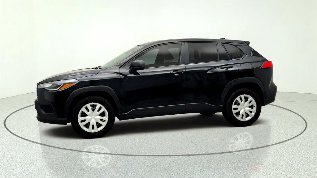 Used 2025 Toyota Corolla Cross L FWD image 8
