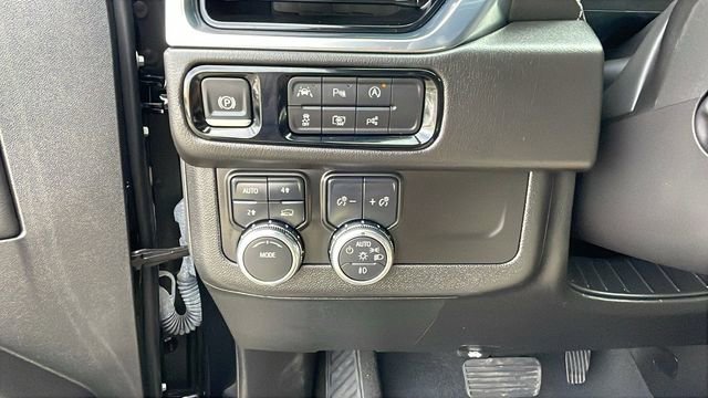 Used 2025 GMC Yukon XL Denali image 26