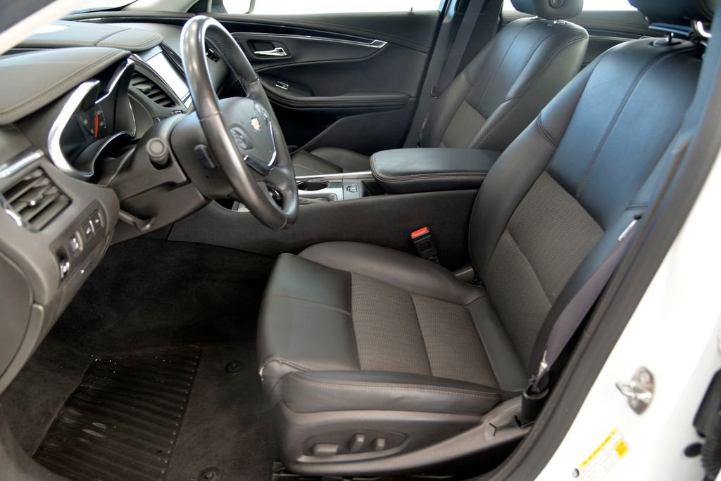 Used 2016 Chevrolet Impala LT w/ Convenience Package image 15