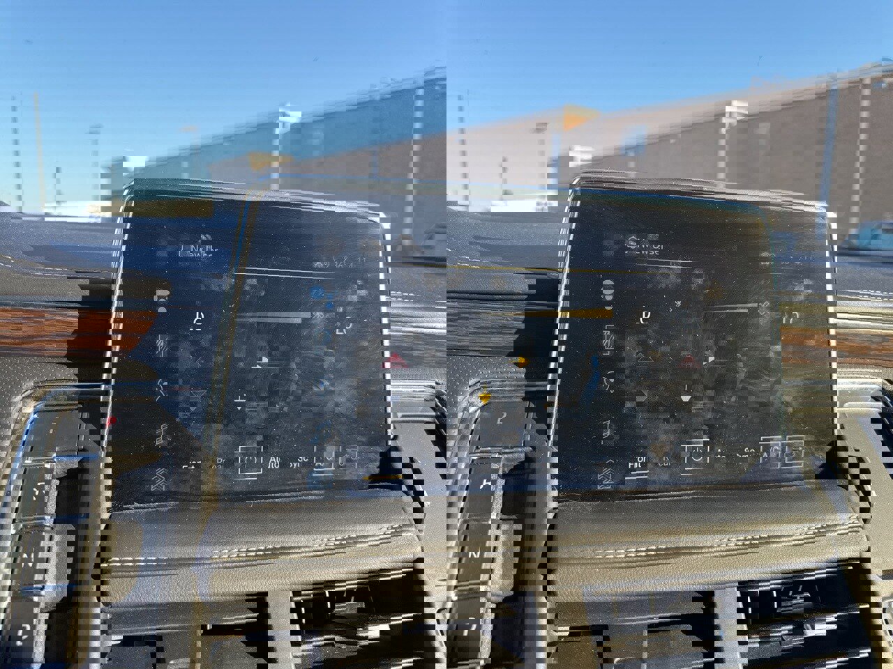 Used 2023 Chevrolet Suburban Premier image 14