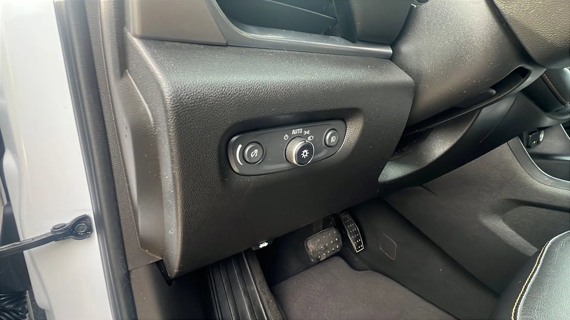 Used 2019 Chevrolet Traverse LT w/ LT Premium Package image 24