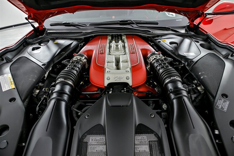 Used 2018 Ferrari 812 Superfast RWD image 16