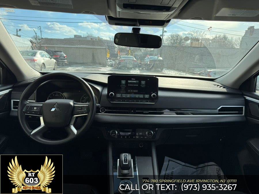 Used 2024 Mitsubishi Outlander AWD image 15