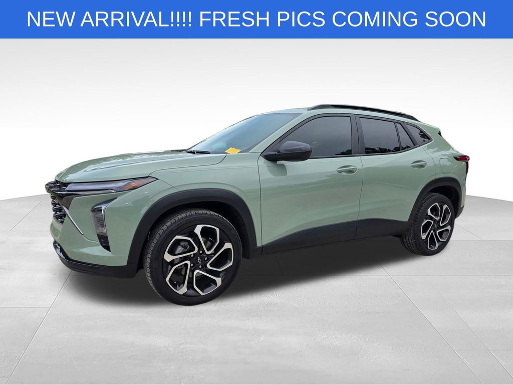 Used 2024 Chevrolet Trax RS w/ Sunroof Package FWD image 2
