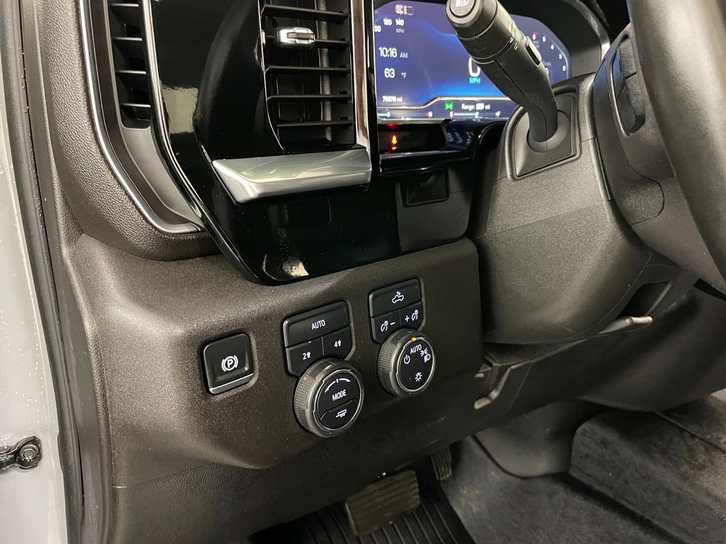 Used 2024 Chevrolet Silverado 1500 LT image 27