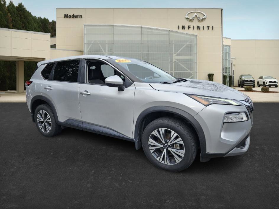 Used 2022 Nissan Rogue SV image 2