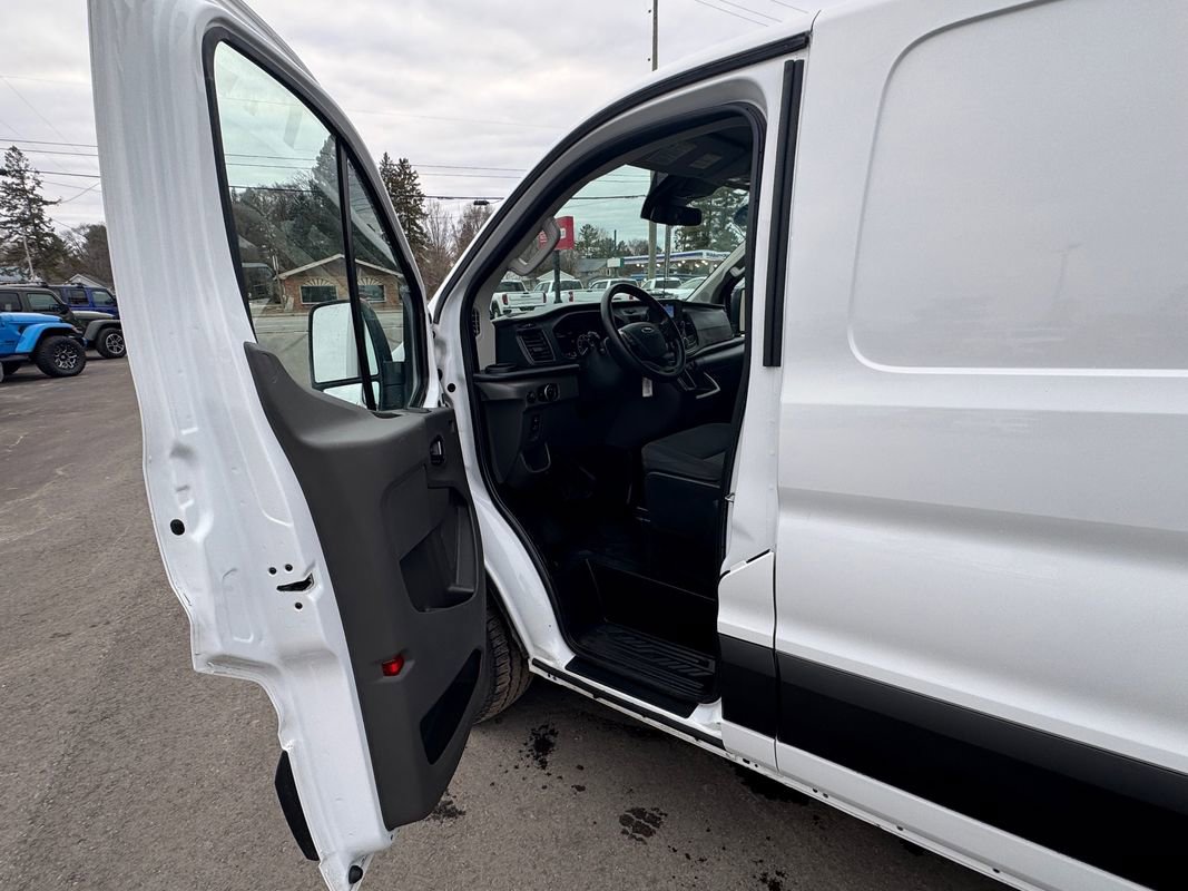 Used 2024 Ford Transit 250 Low Roof AWD w/ Exterior Upgrade Package image 17