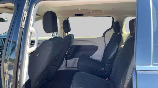 Used 2022 Chrysler Voyager LX FWD image 19