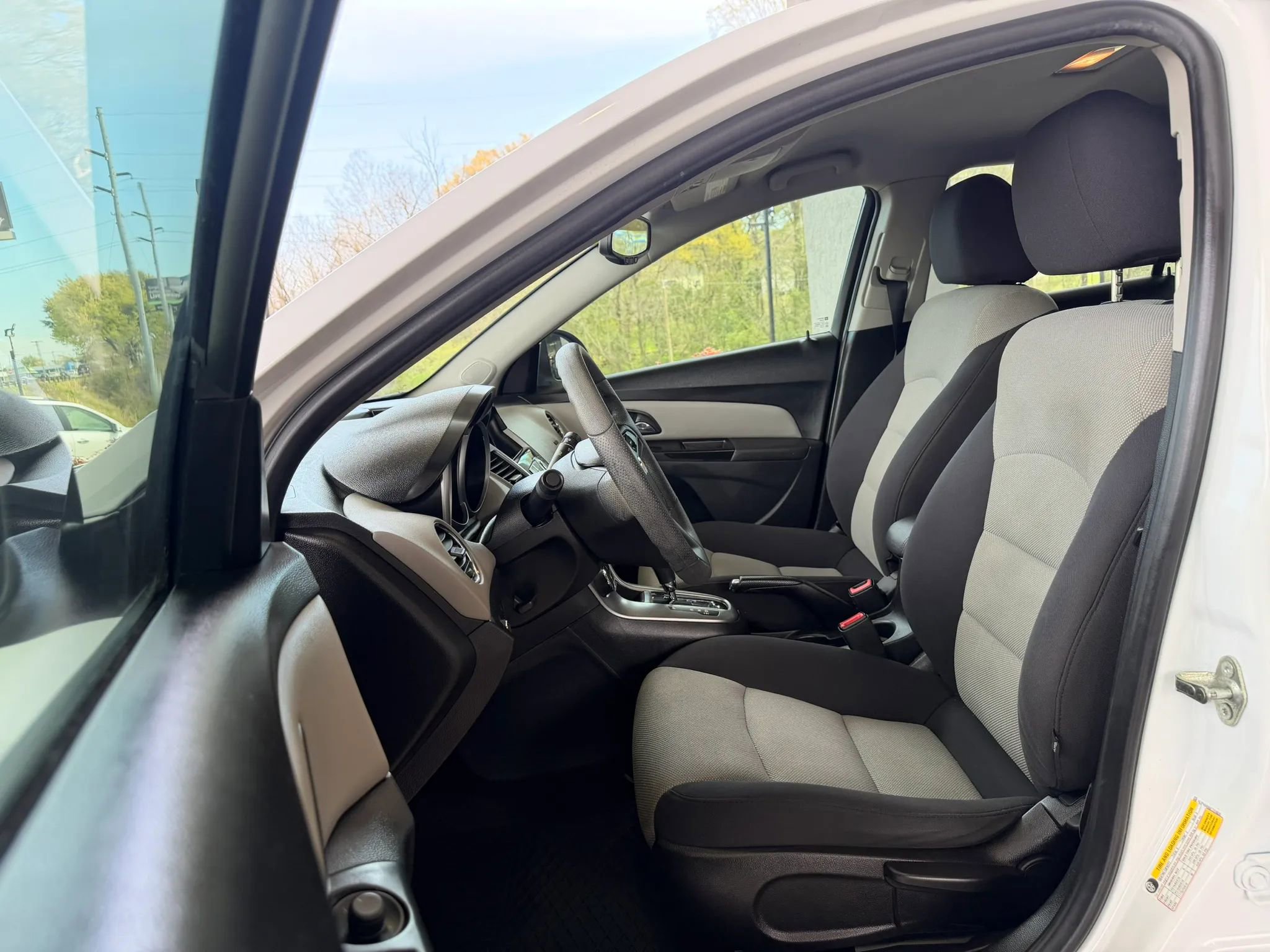 Used 2014 Chevrolet Cruze LS image 8