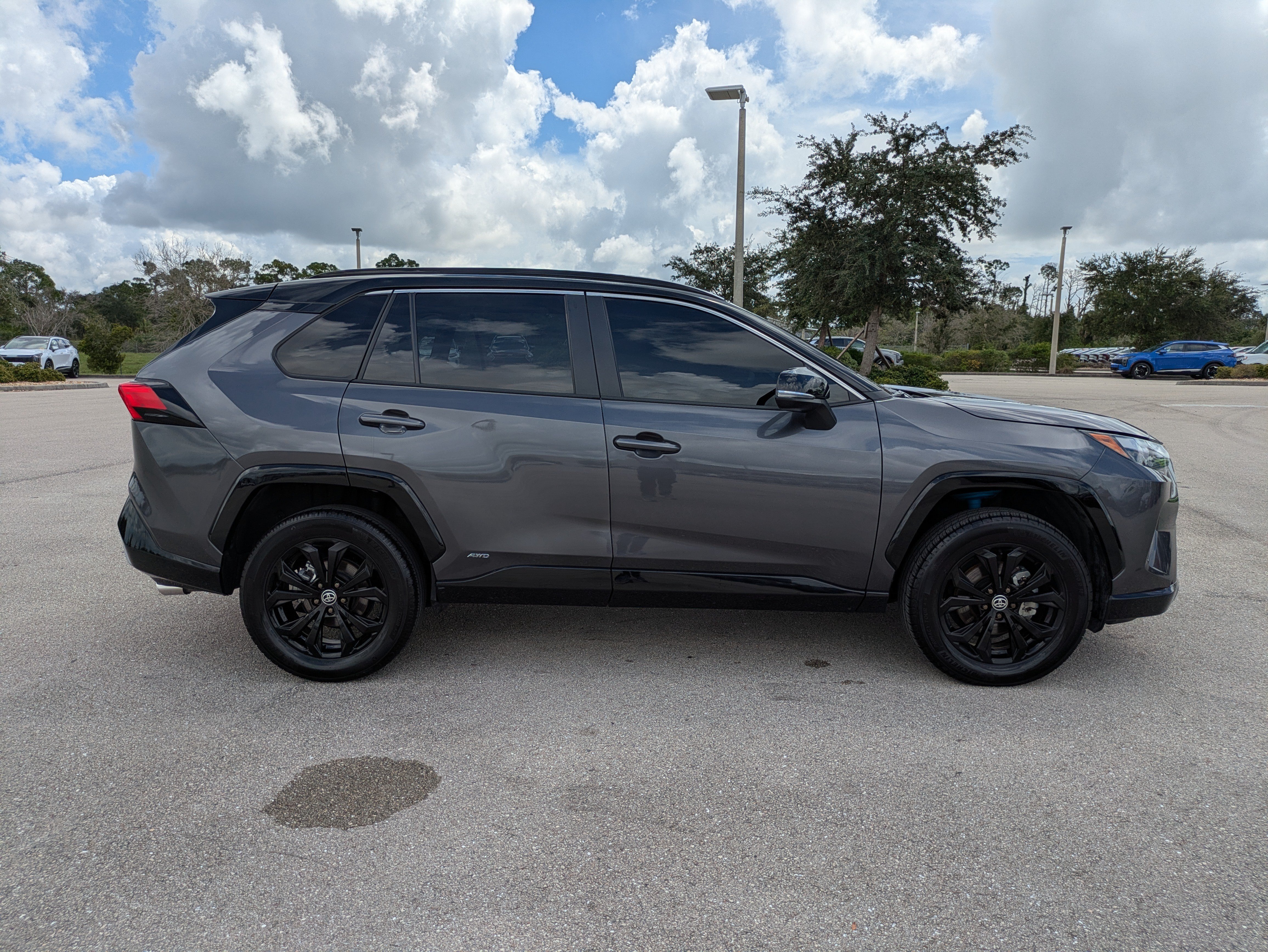 Used 2025 Toyota RAV4 XSE AWD/4WD image 3