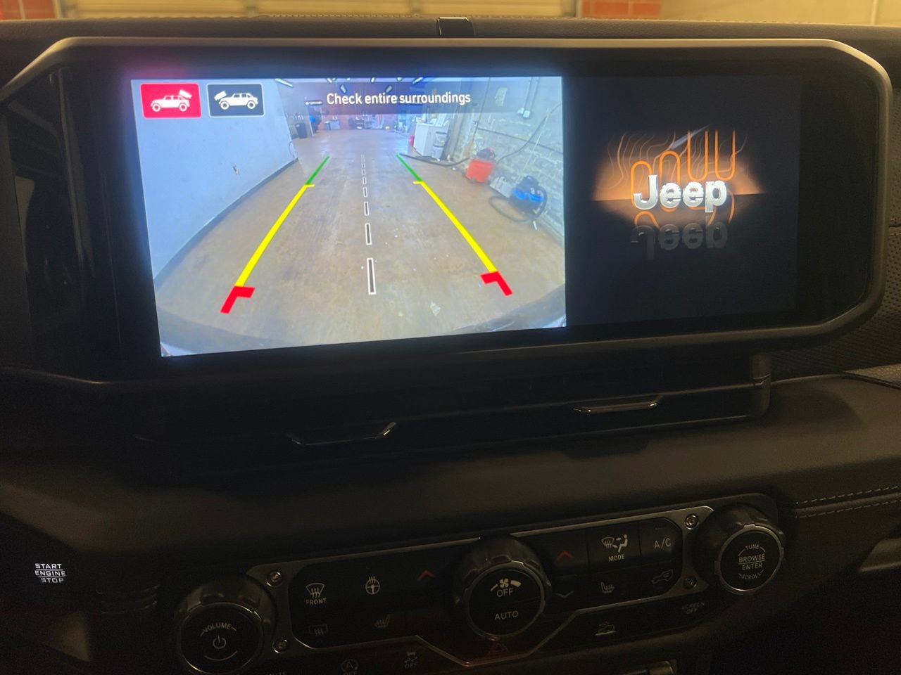 Used 2024 Jeep Wrangler Unlimited Rubicon w/ Technology Group AWD/4WD image 31