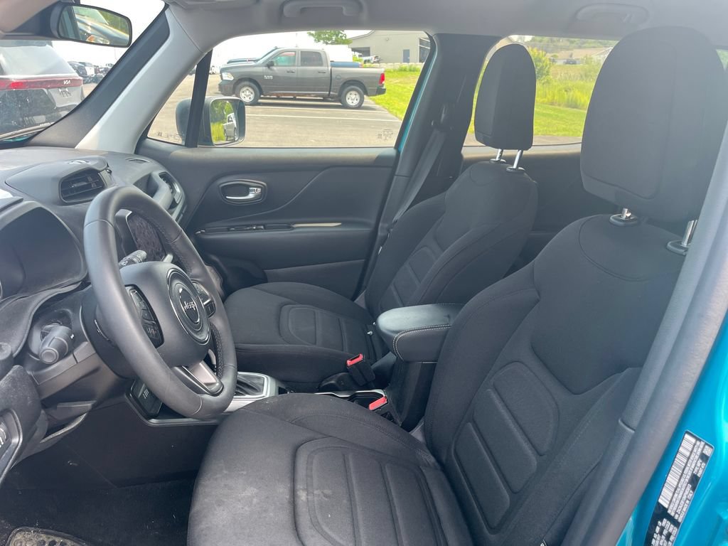 Used 2022 Jeep Renegade Latitude AWD/4WD image 10