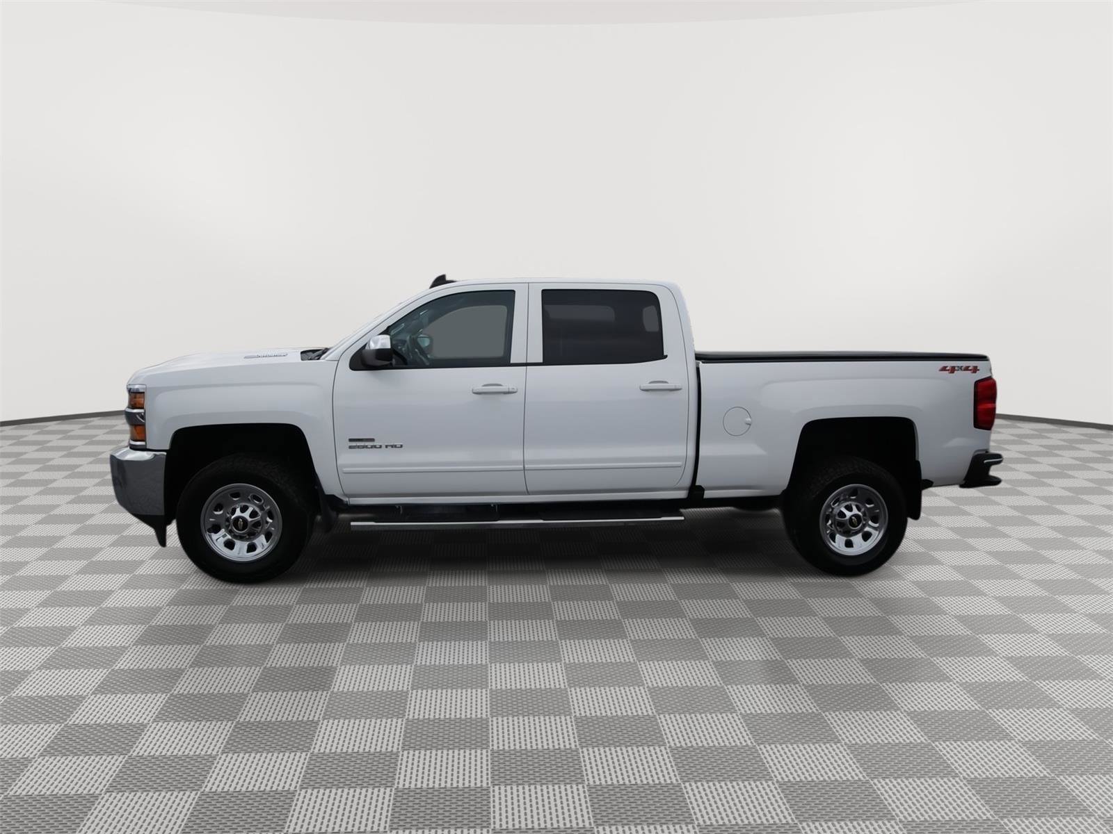 Used 2019 Chevrolet Silverado 2500 LT AWD/4WD image 2