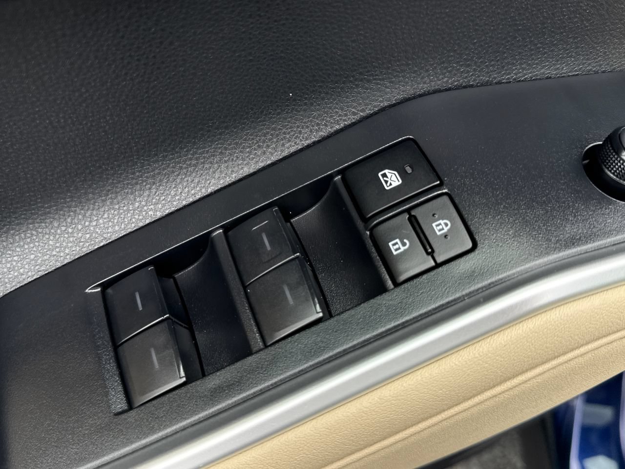 Used 2023 Toyota Highlander XLE AWD/4WD image 17